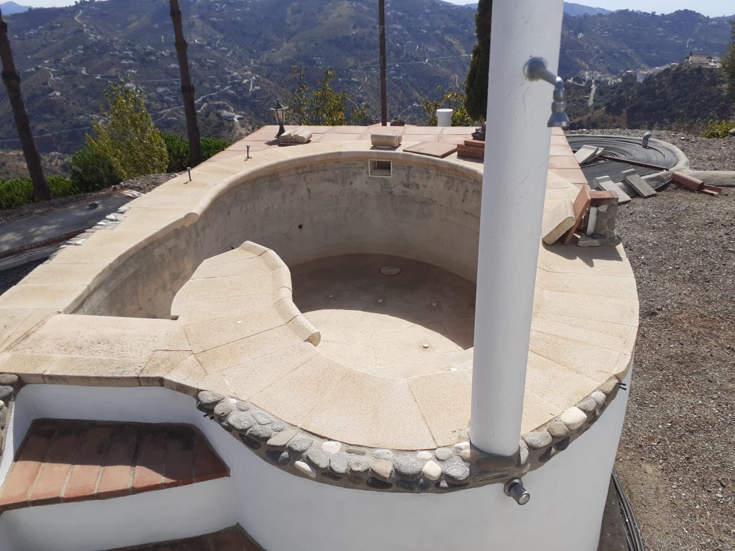 IMPRESIONANTE CASA DE CAMPO EN ARCHEZ