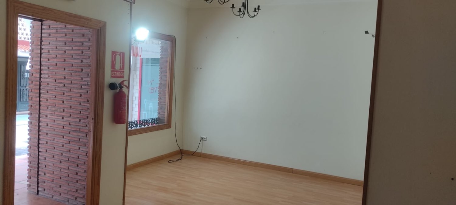 OPORTUNIDAD LOCAL EN TORRE DEL MAR