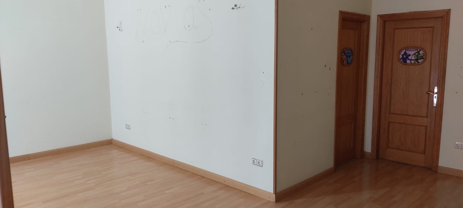 OPORTUNIDAD LOCAL EN TORRE DEL MAR