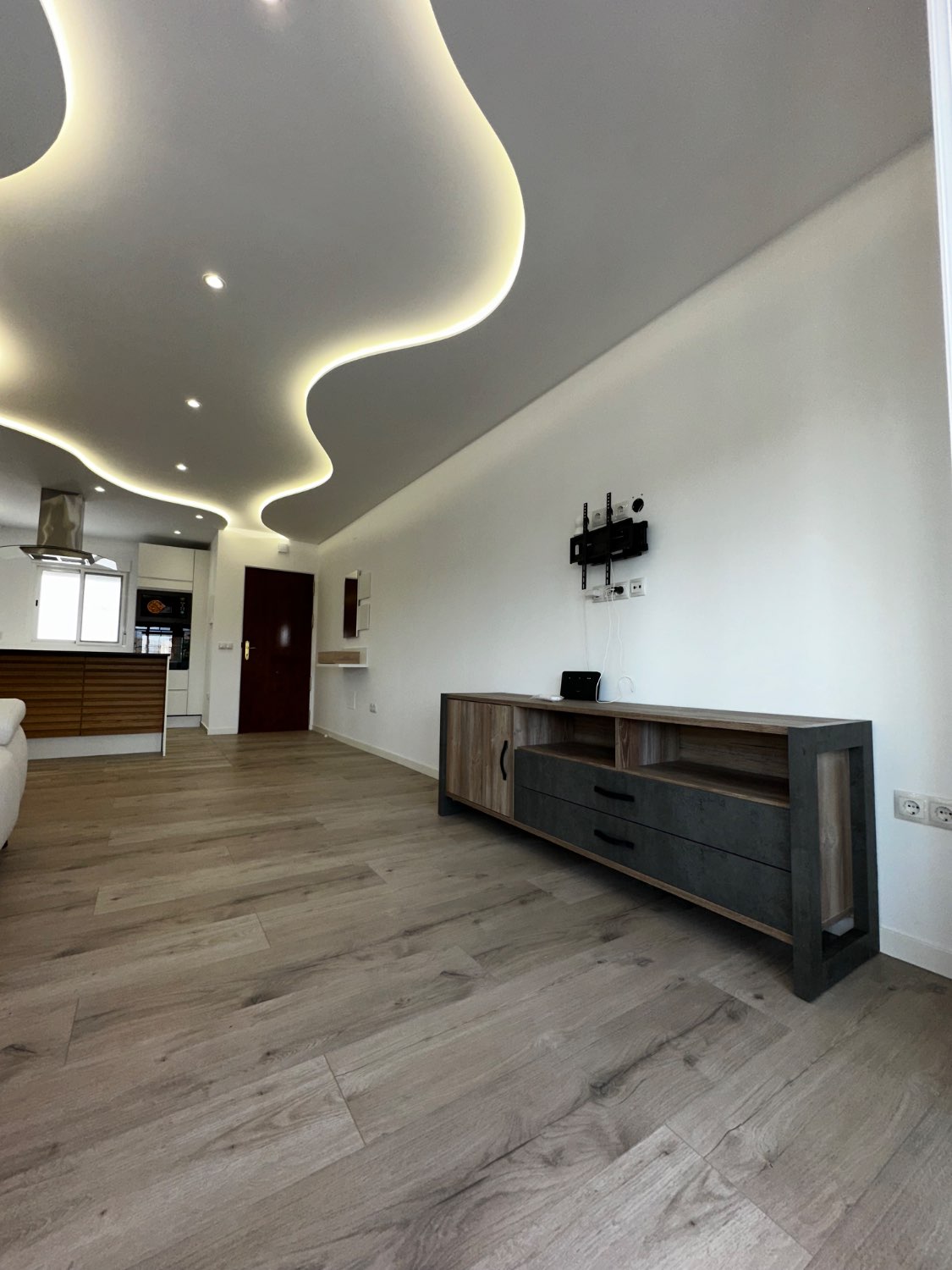 EXCLUSIVA VIVIENDA COMPLETAMENTE REFORMADA EN VELEZ MALAGA