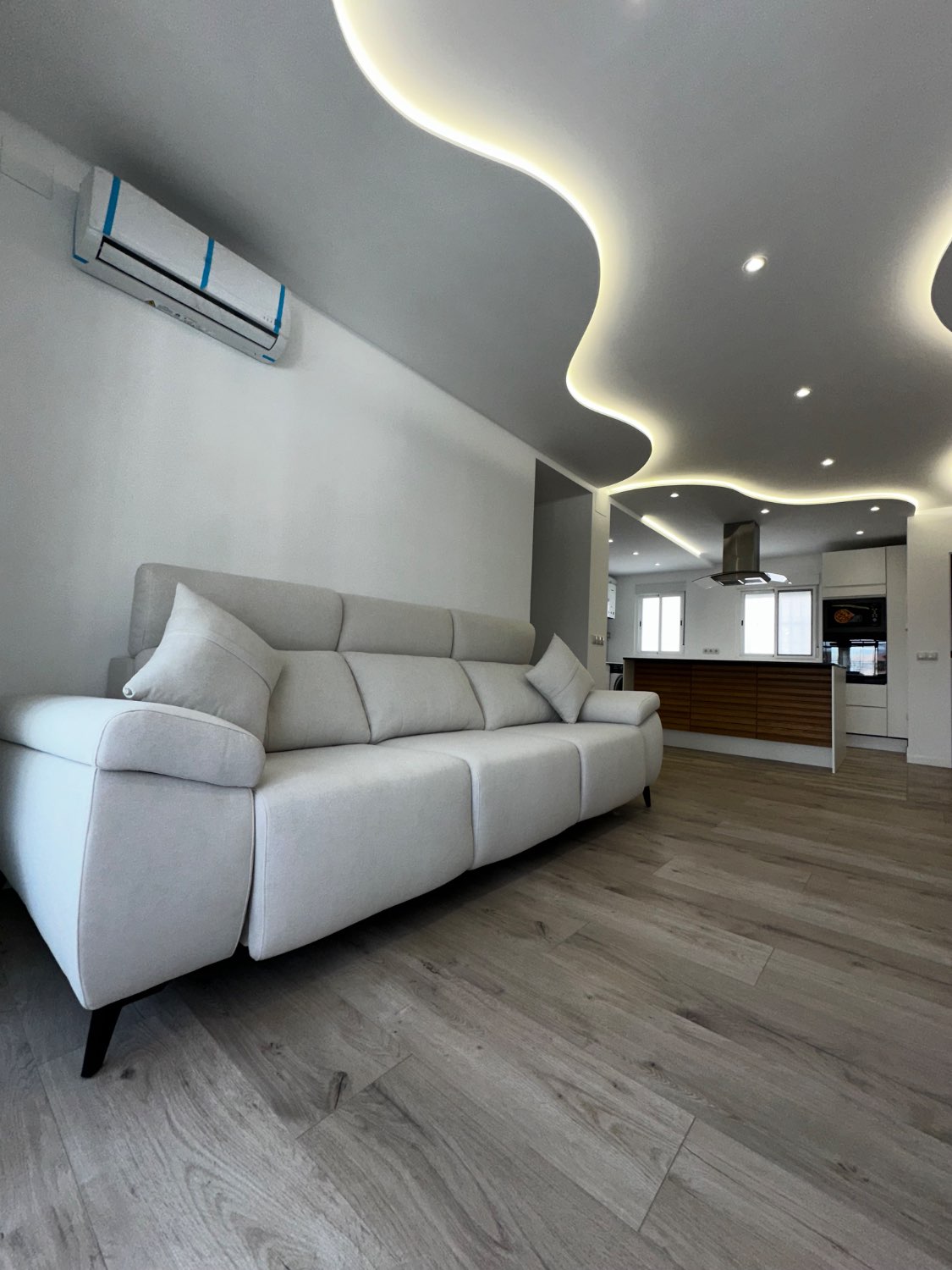 EXCLUSIVA VIVIENDA COMPLETAMENTE REFORMADA EN VELEZ MALAGA