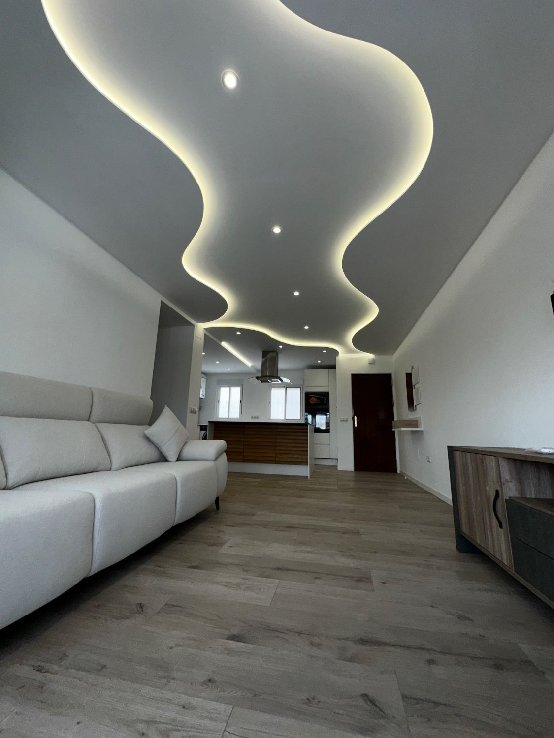 EXCLUSIVA VIVIENDA COMPLETAMENTE REFORMADA EN VELEZ MALAGA