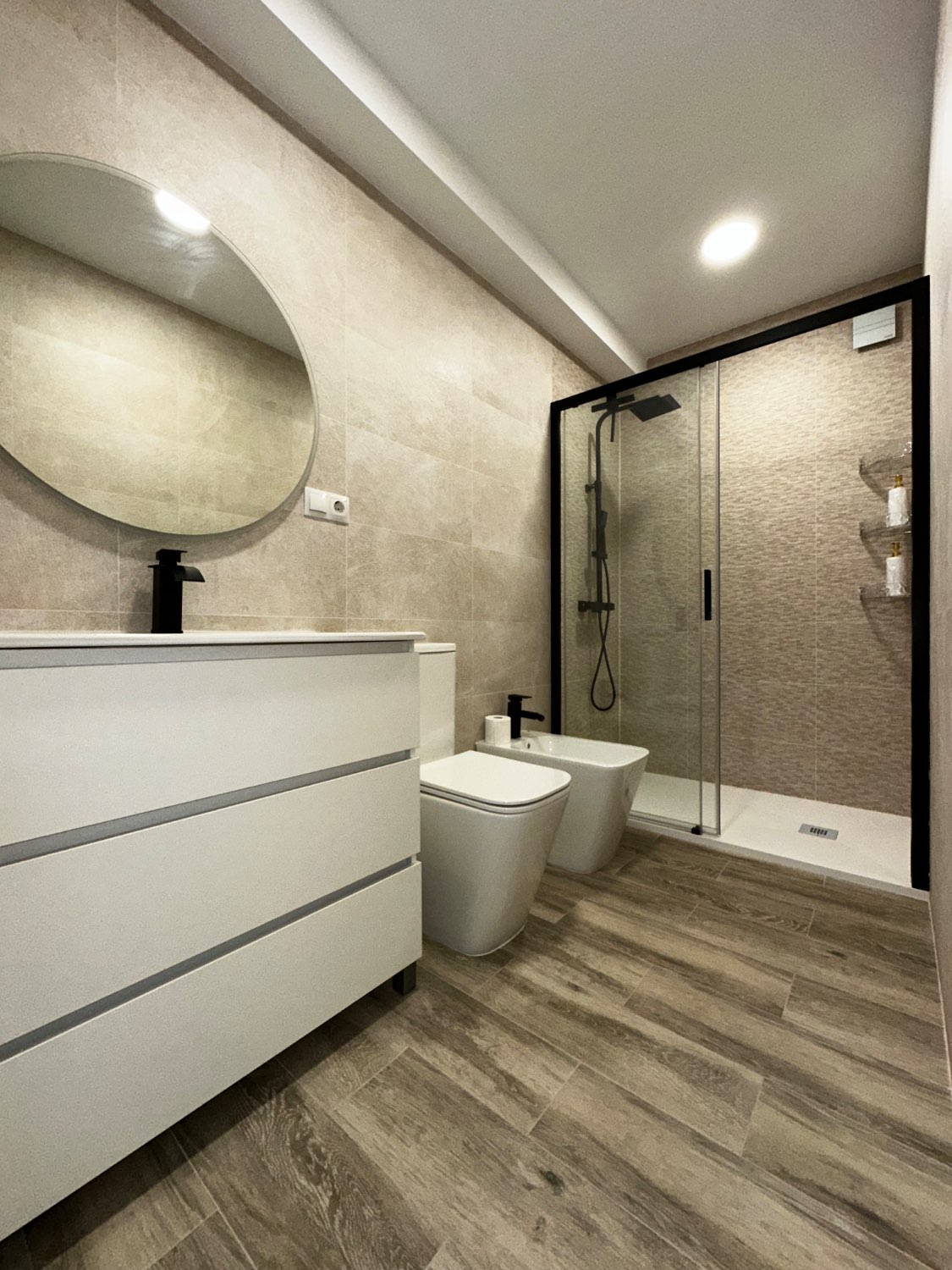 EXCLUSIVA VIVIENDA COMPLETAMENTE REFORMADA EN VELEZ MALAGA