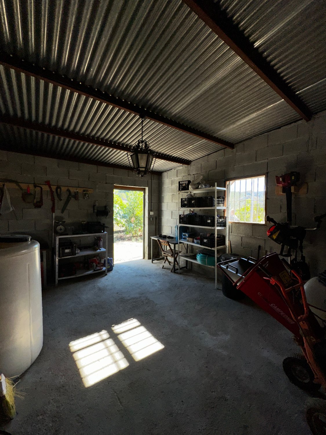 OPORTUNIDAD UNICA , FINCA CON NAVE Y CASA CON PISCINA EN VELEZ MALAGA