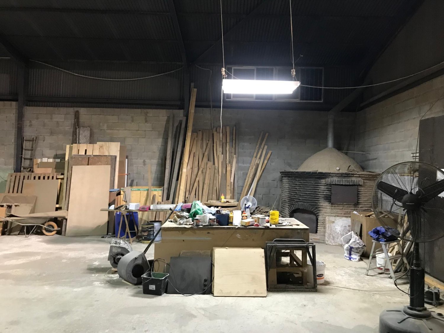 OPORTUNIDAD UNICA , FINCA CON NAVE Y CASA CON PISCINA EN VELEZ MALAGA