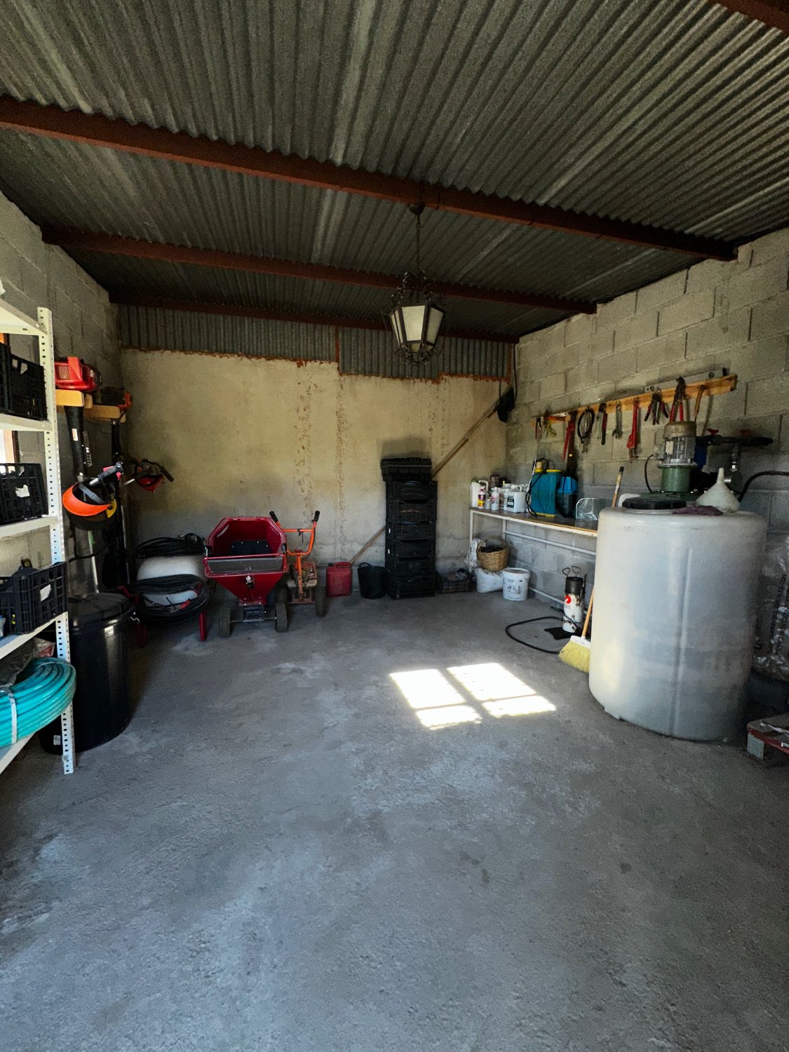 OPORTUNIDAD UNICA , FINCA CON NAVE Y CASA CON PISCINA EN VELEZ MALAGA