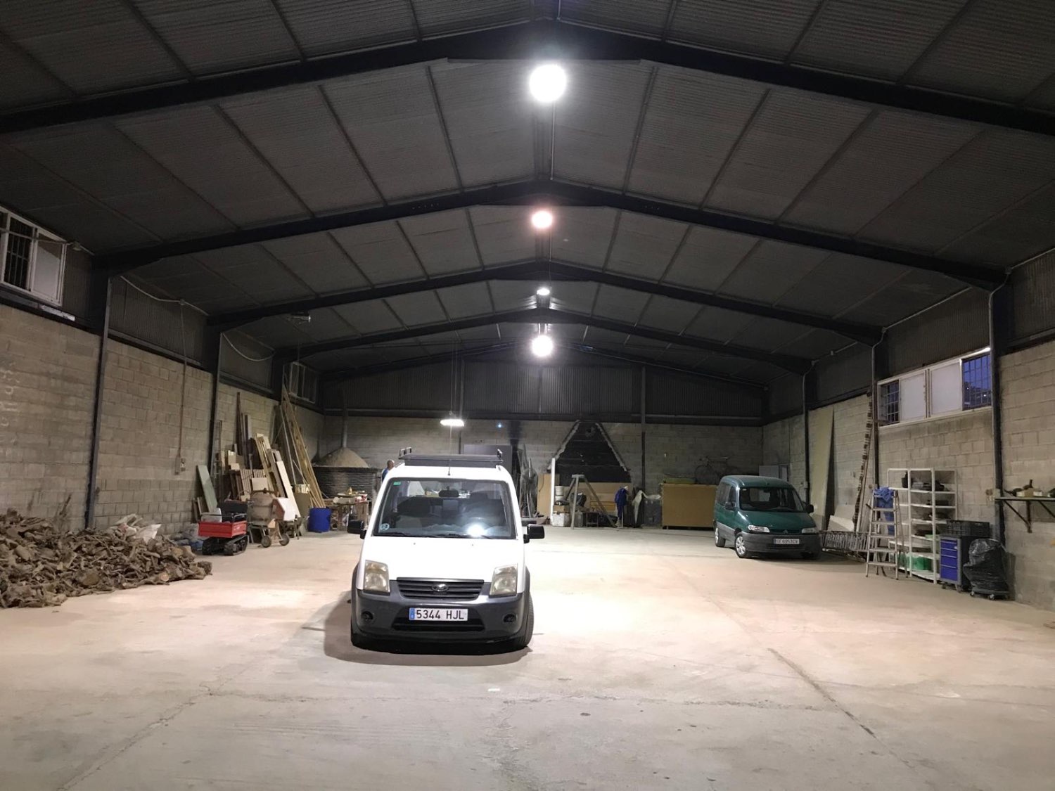 OPORTUNIDAD UNICA , FINCA CON NAVE Y CASA CON PISCINA EN VELEZ MALAGA