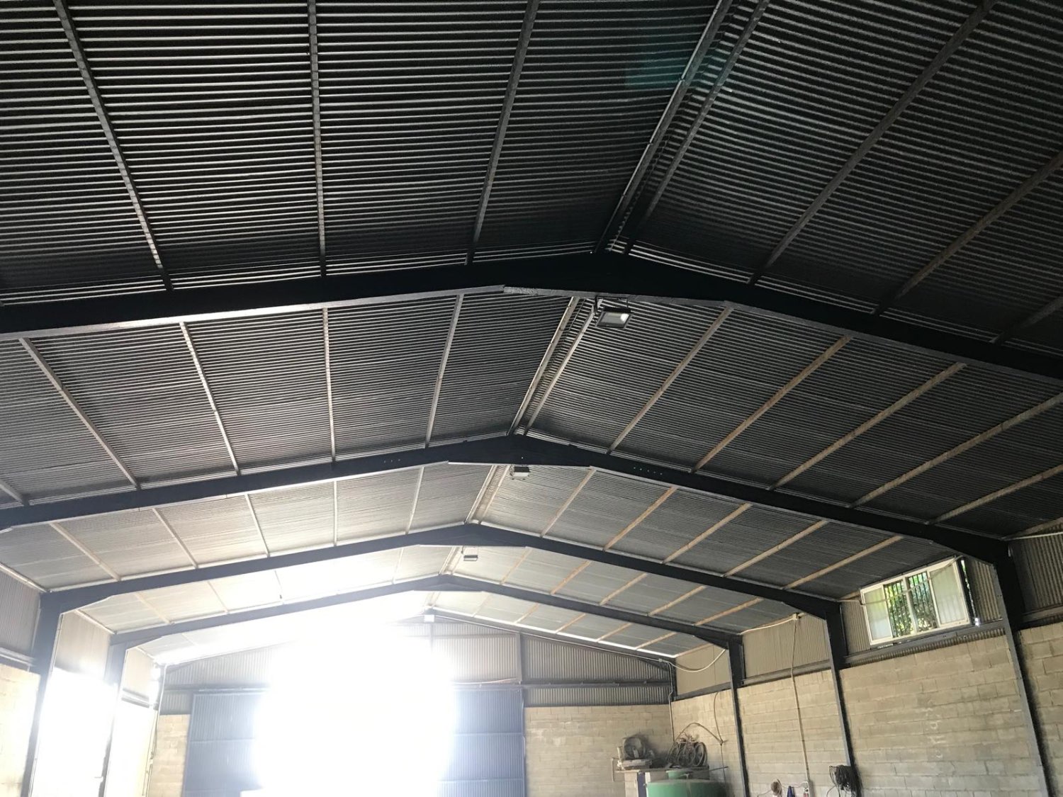 OPORTUNIDAD UNICA , FINCA CON NAVE Y CASA CON PISCINA EN VELEZ MALAGA