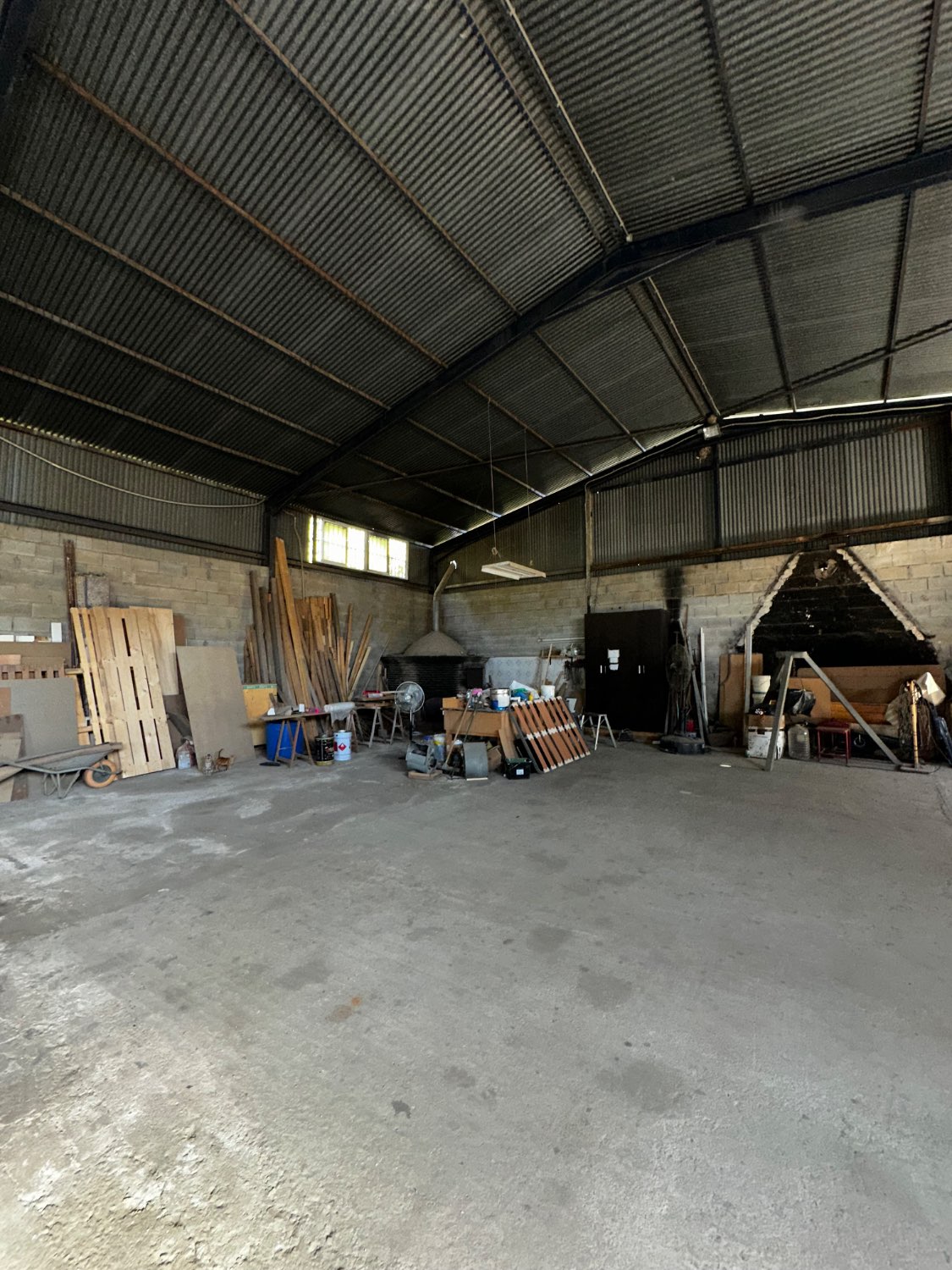 OPORTUNIDAD UNICA , FINCA CON NAVE Y CASA CON PISCINA EN VELEZ MALAGA