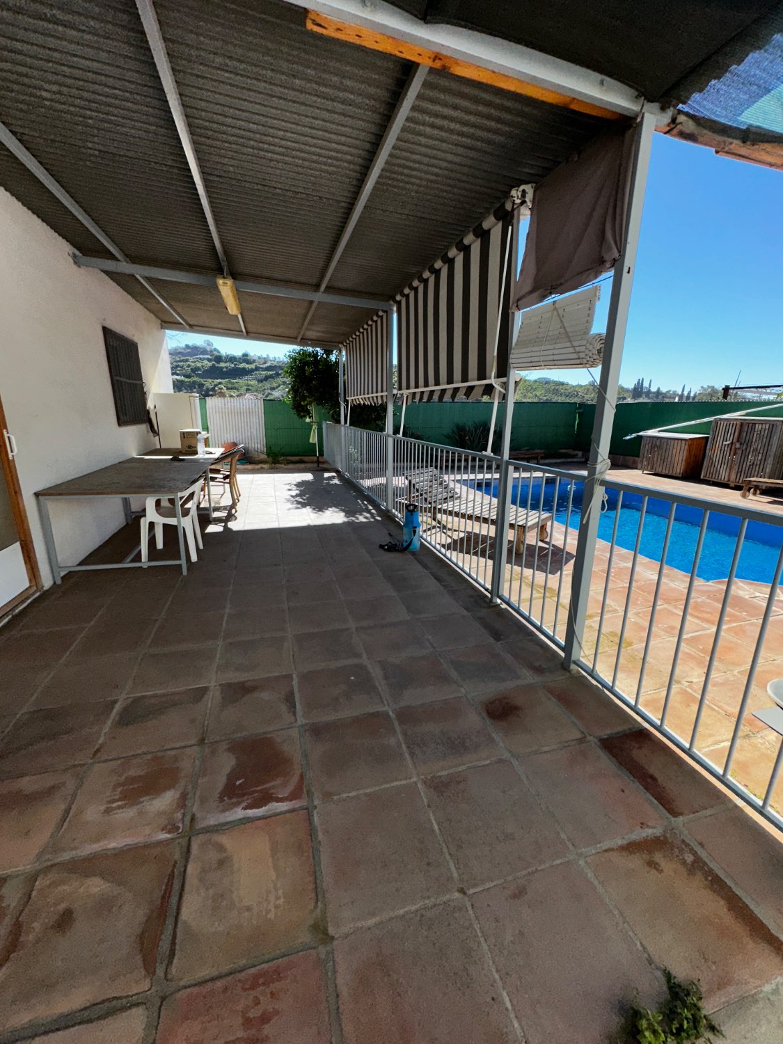 OPORTUNIDAD UNICA , FINCA CON NAVE Y CASA CON PISCINA EN VELEZ MALAGA