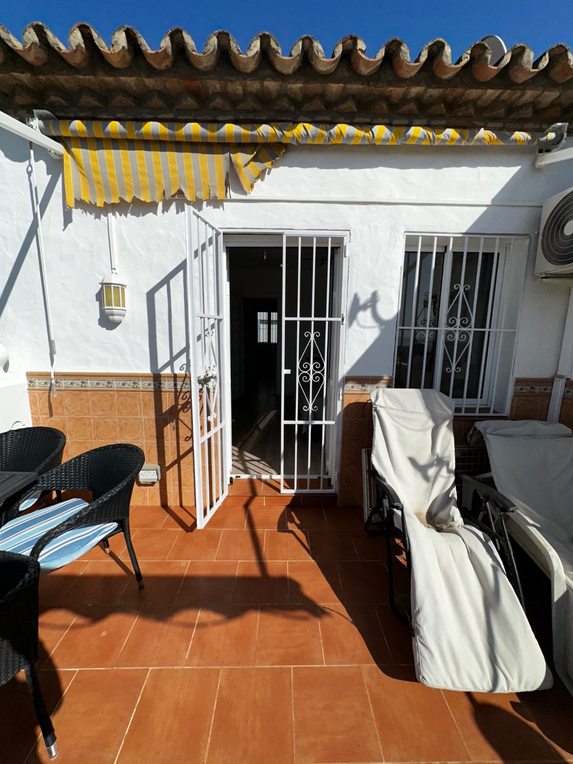 OPORTUNIDAD CASA EN NERJA CON GARAJE