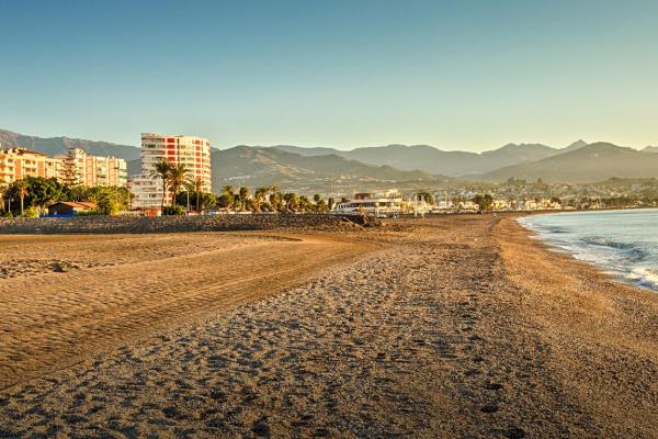 LOCAL ESPECTACULAR EN TORRE DEL MAR
