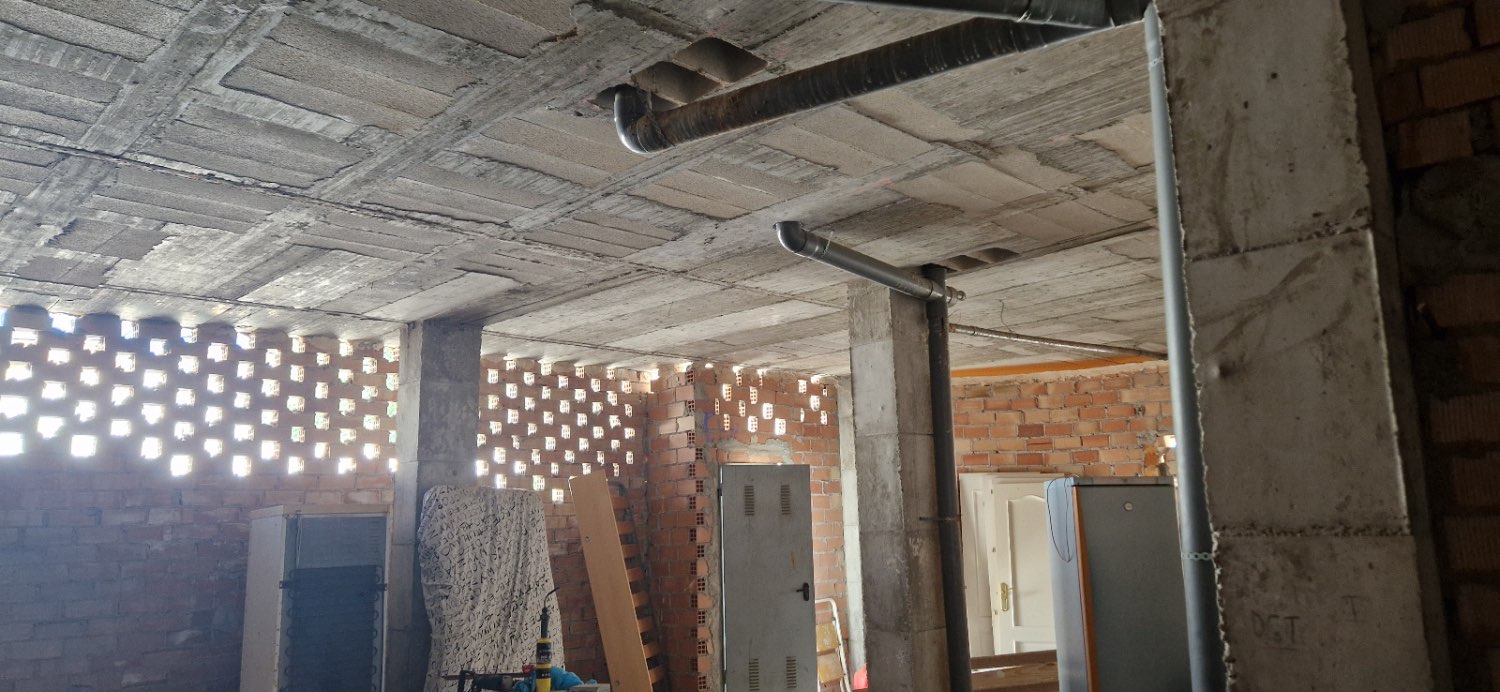 OPORTUNIDAD UNICA LOCAL EN BENAMOCARRA