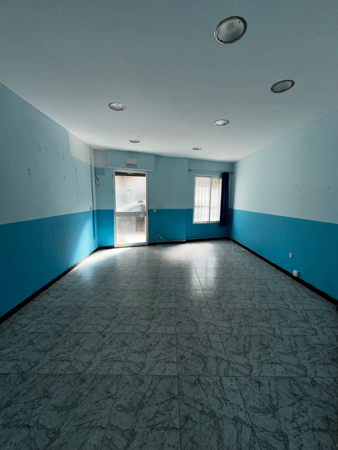 OPORTUNIDAD LOCAL COMERCIAL EN VELEZ MALAGA