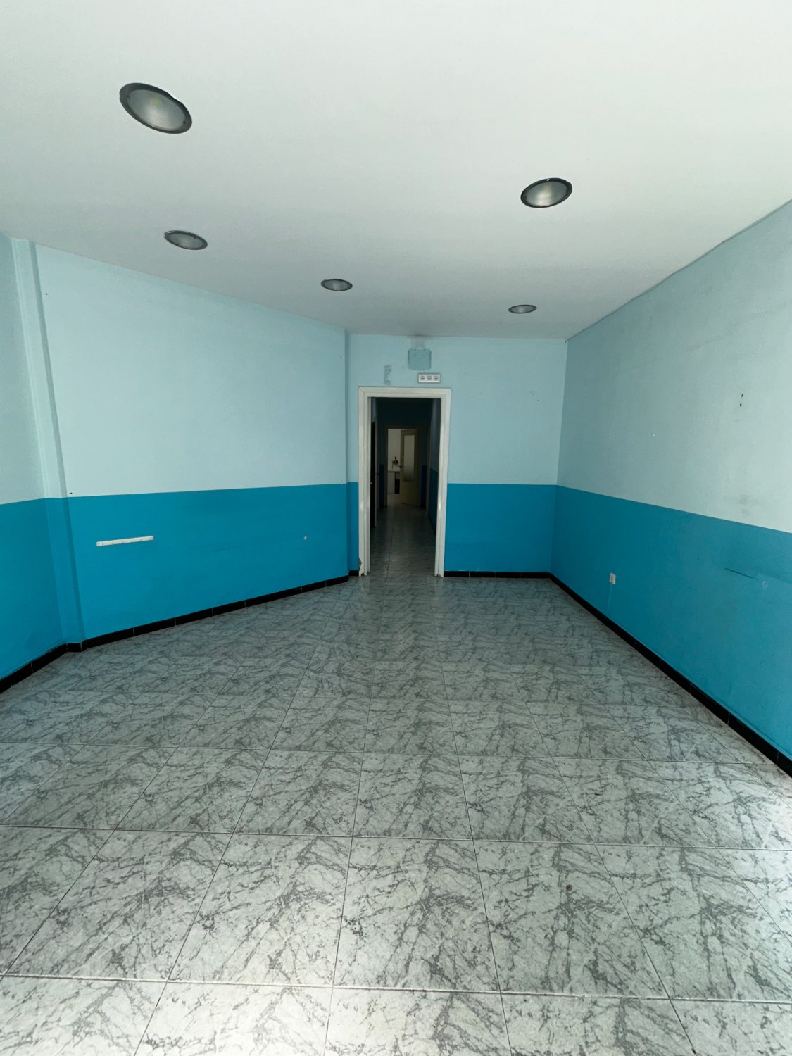 OPORTUNIDAD LOCAL COMERCIAL EN VELEZ MALAGA