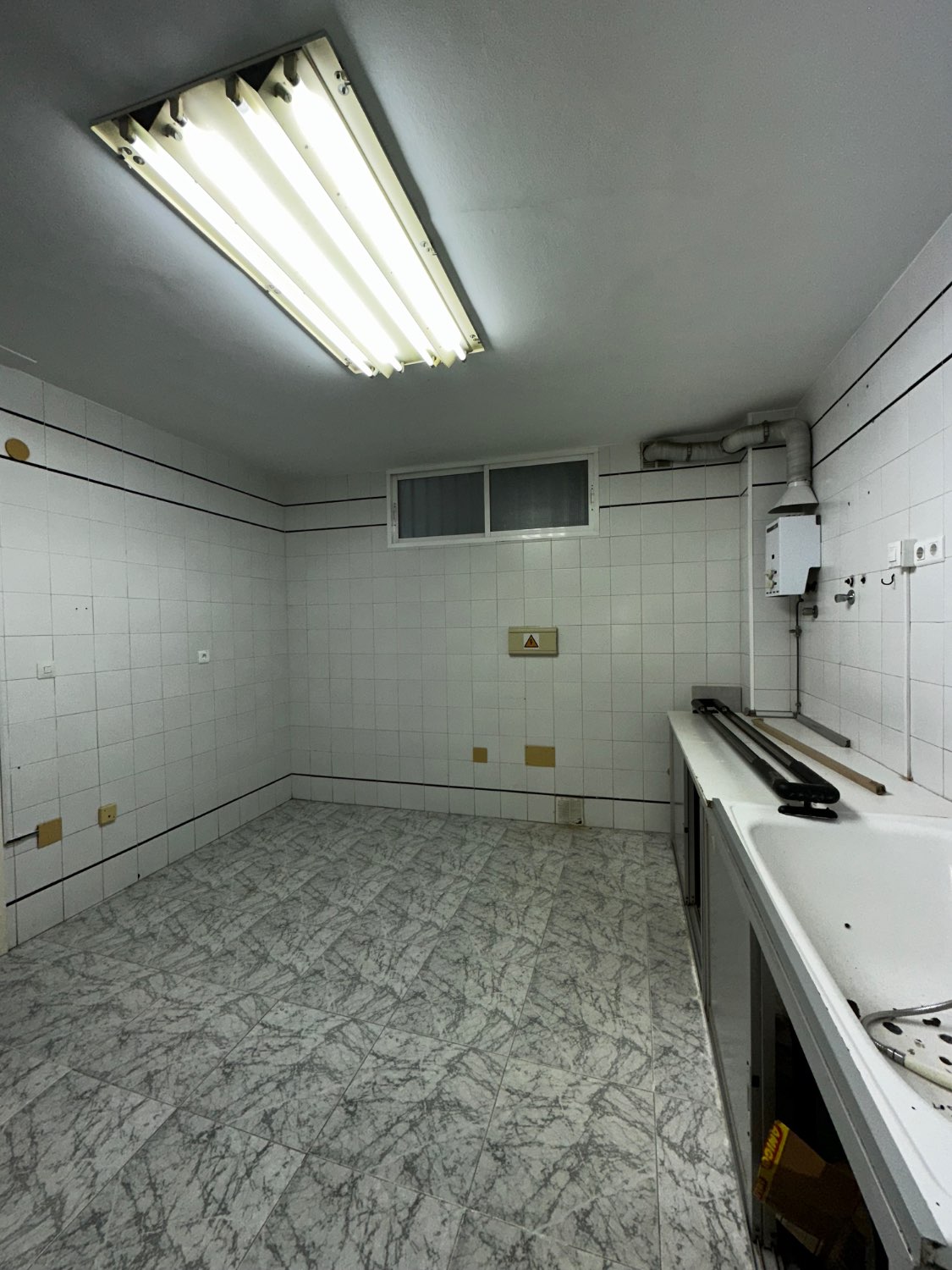 OPORTUNIDAD LOCAL COMERCIAL EN VELEZ MALAGA