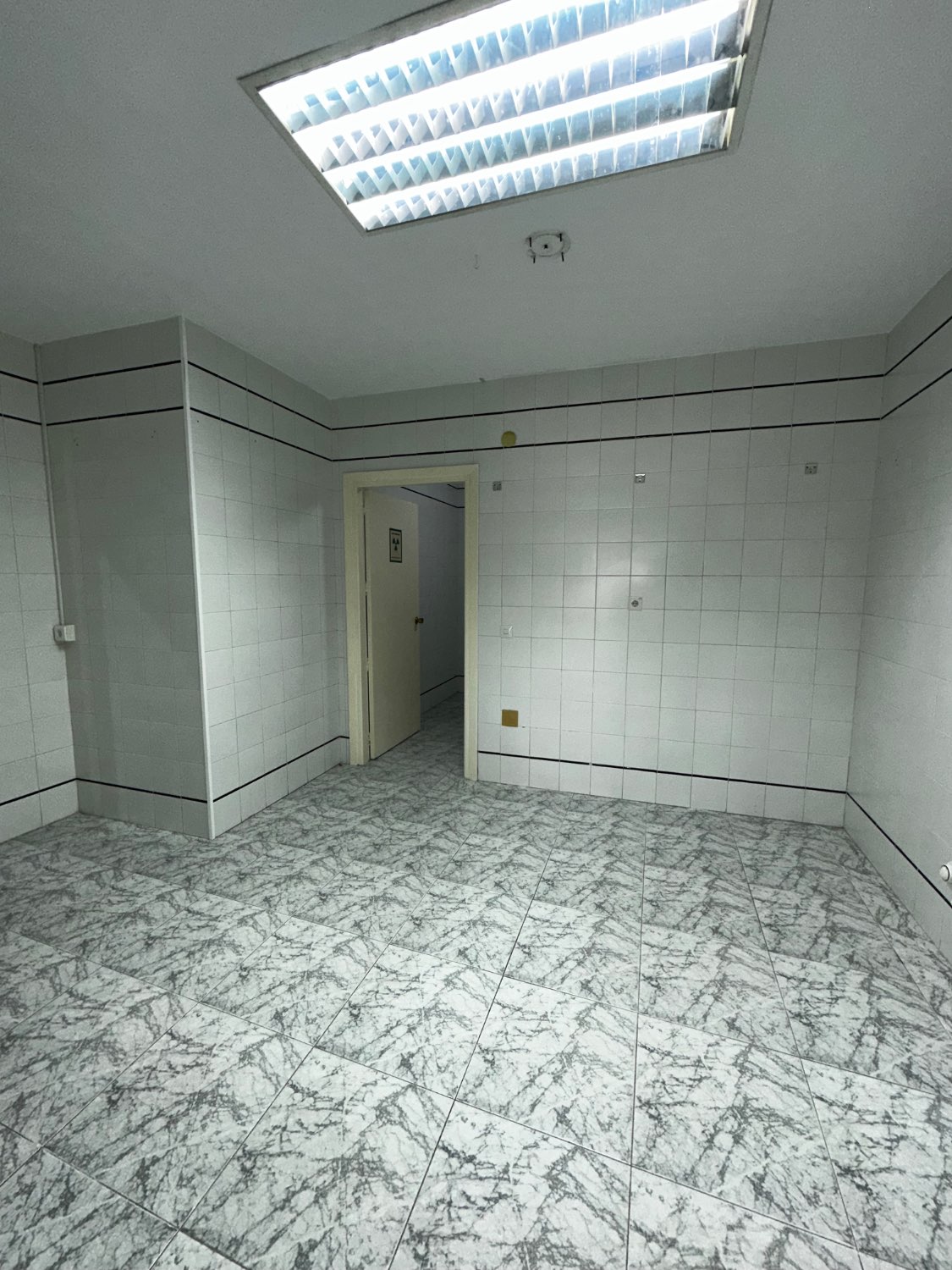 OPORTUNIDAD LOCAL COMERCIAL EN VELEZ MALAGA