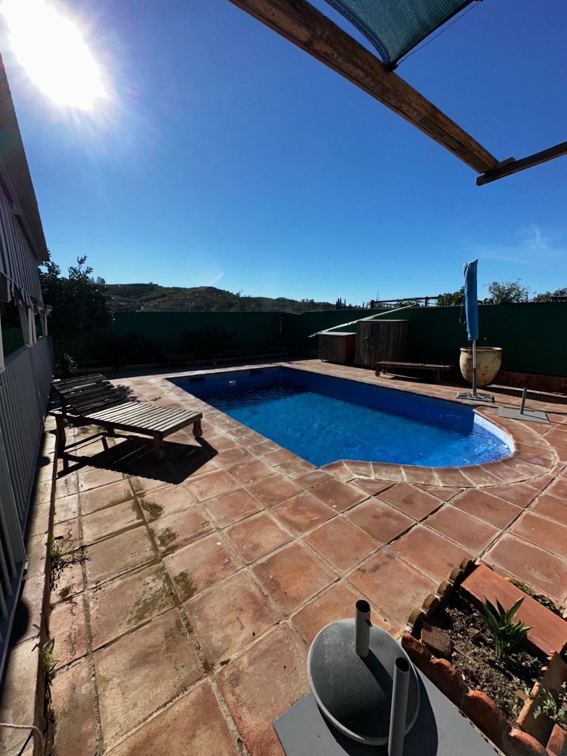 OPORTUNIDAD UNICA , FINCA CON NAVE Y CASA CON PISCINA EN VELEZ MALAGA
