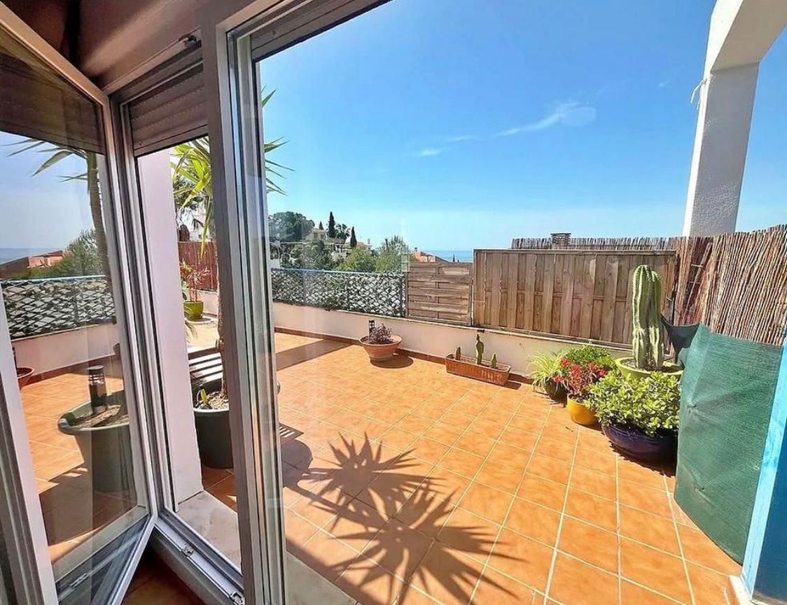 Exclusivo Ático Dúplex con vistas al mar en Chilches Costa