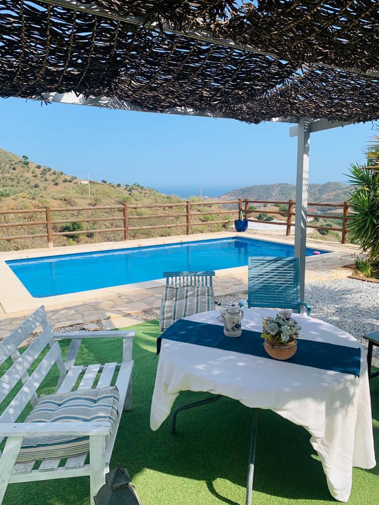CASA DE CAMPO CON PISCINA Y VISTAS AL MAR VELEZ MALAGA