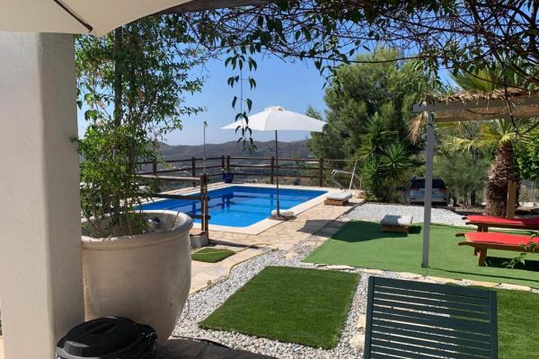 CASA DE CAMPO CON PISCINA Y VISTAS AL MAR VELE...