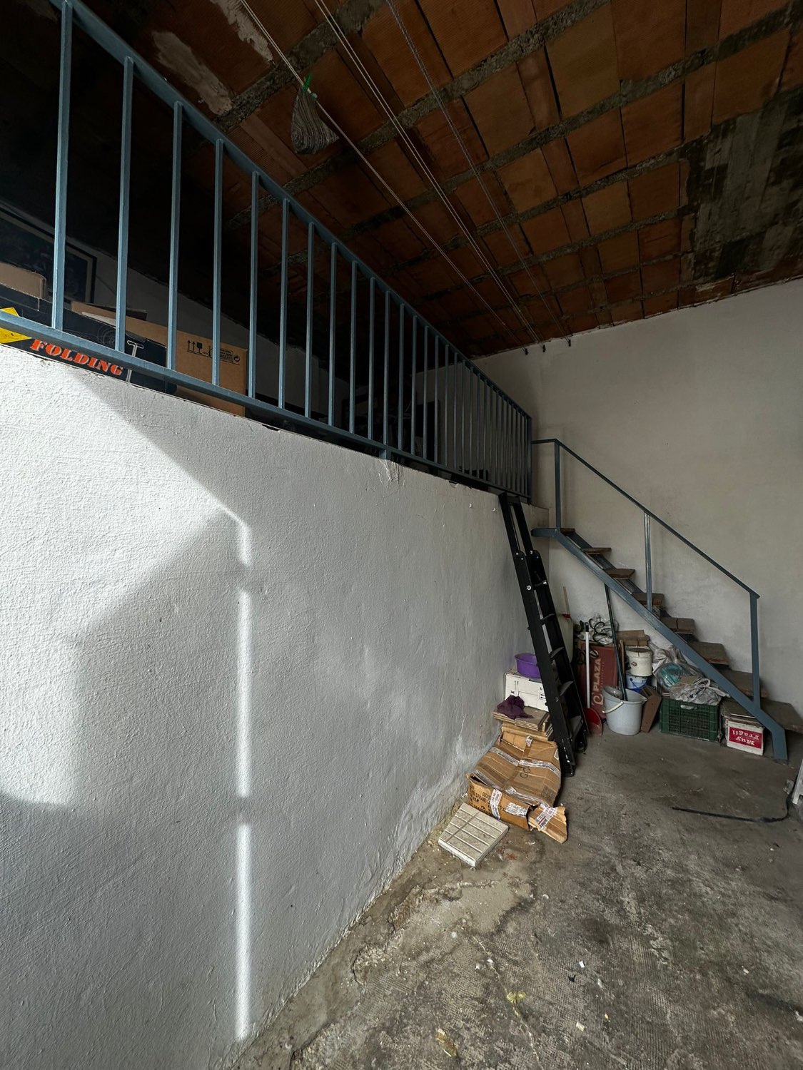 LOCAL EXCLUSIVA VELEZ MALAGA