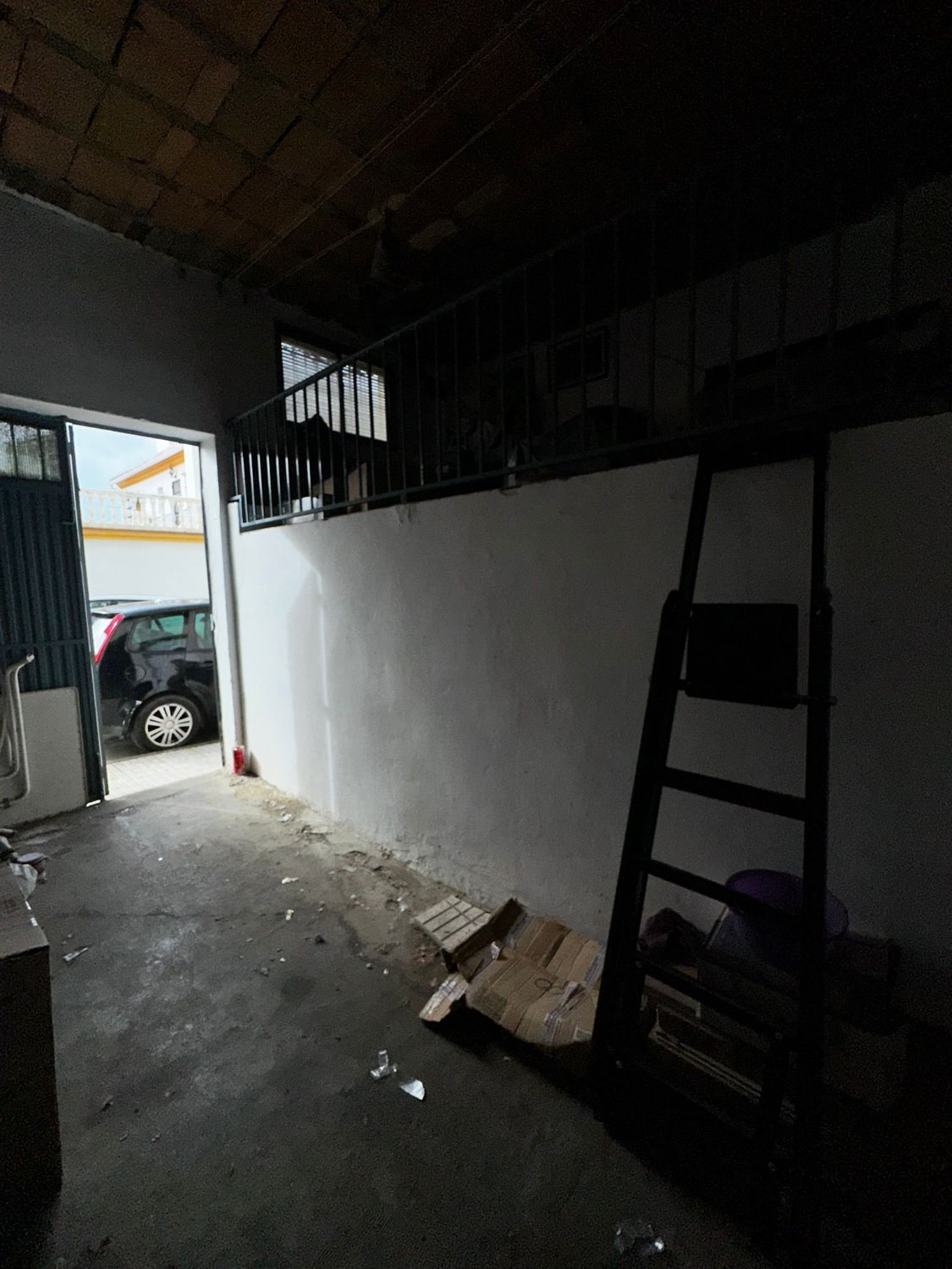 LOCAL EXCLUSIVA VELEZ MALAGA