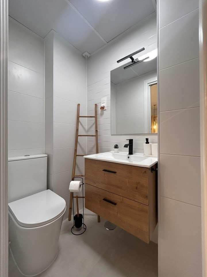 LOCAL REFORMADO A VIVIENDA EN TORRE DEL MAR A ESTRENAR