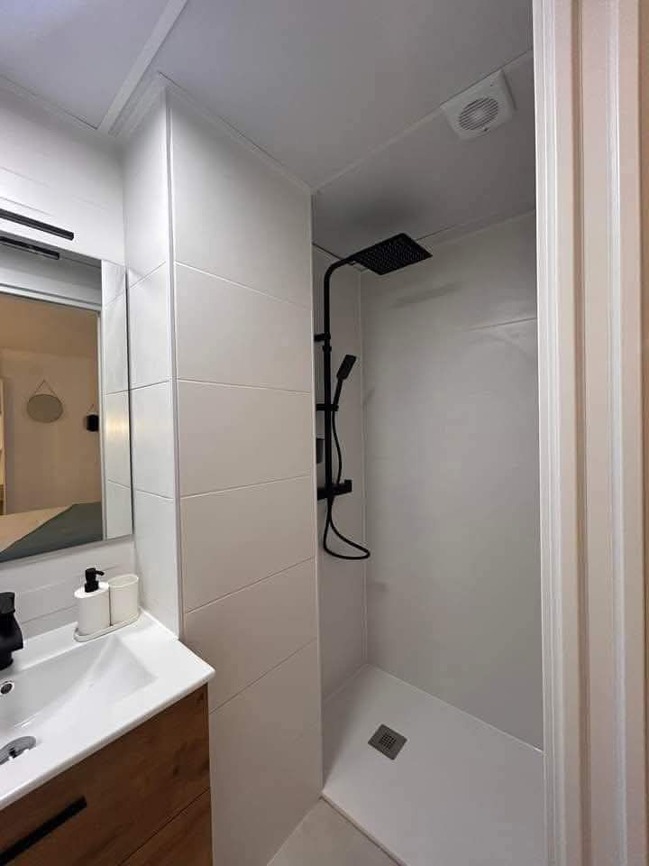 LOCAL REFORMADO A VIVIENDA EN TORRE DEL MAR A ESTRENAR