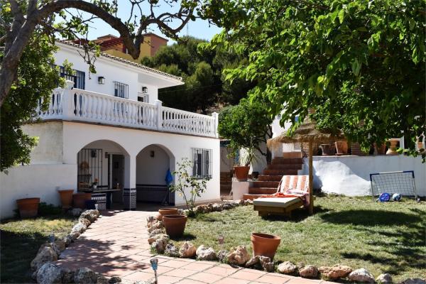 Villa en venta en Benajarafe